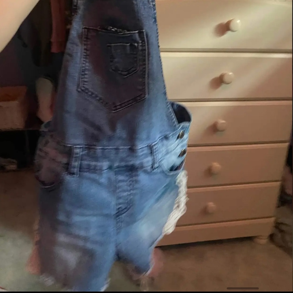 Lace short overalls.